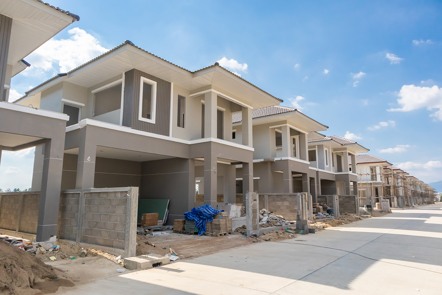 Homebuilders Prepare for Spring Selling Season with Market Headwinds