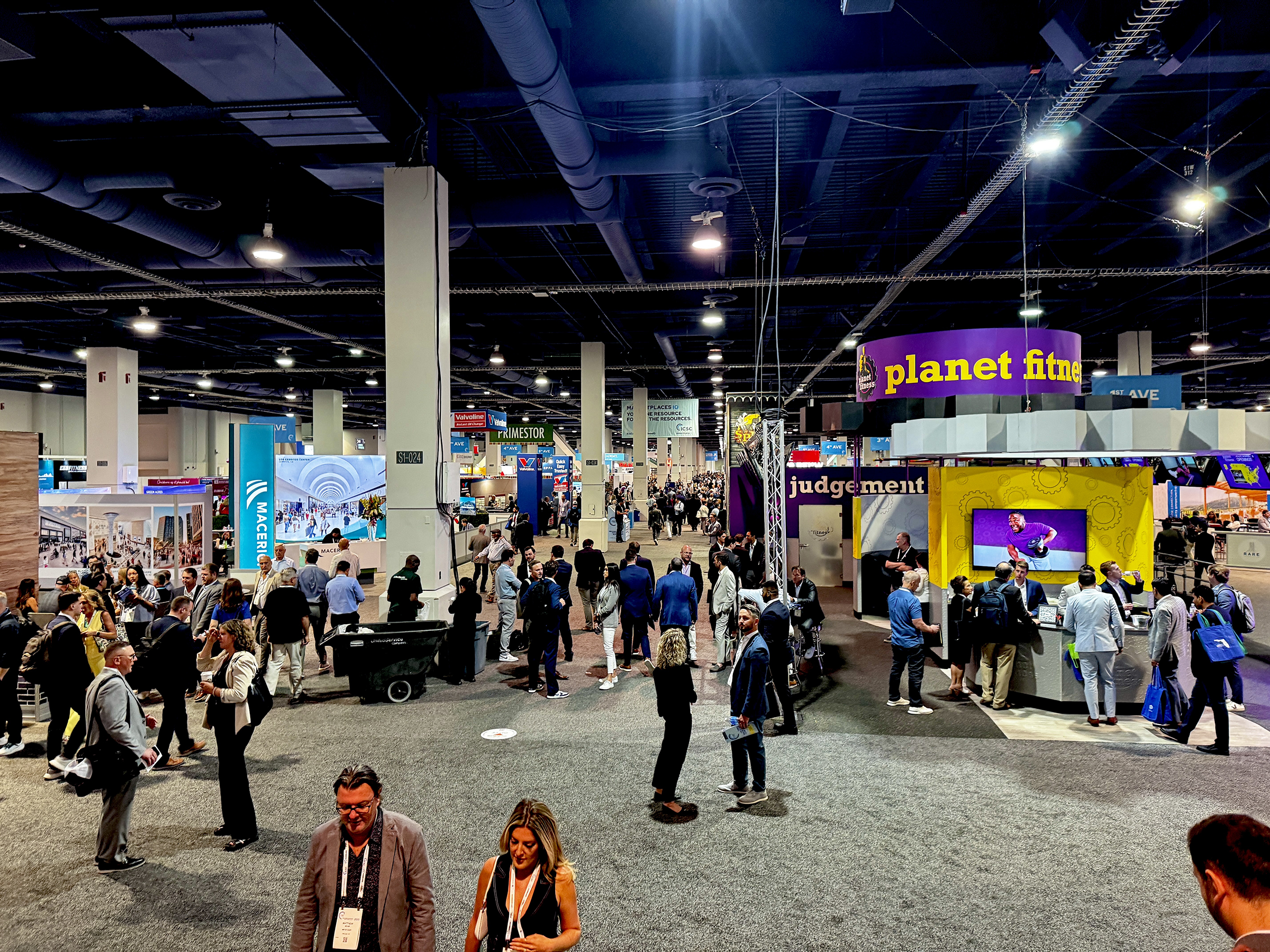 Retail in Flux as AI, Tariffs, and Consumer Caution Reshape the Market